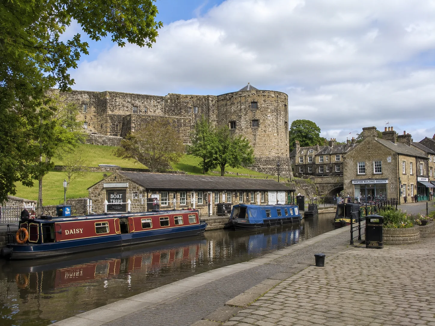 Skipton Castle And Canal Basin Local View local area view.